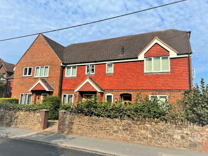 1 Bedroom Flat To Rent In Haslemere Road, Liphook, Hampshire, GU30