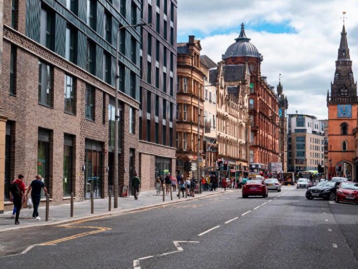 Apartment To Rent In Candleriggs, Trongate, Glasgow, G1