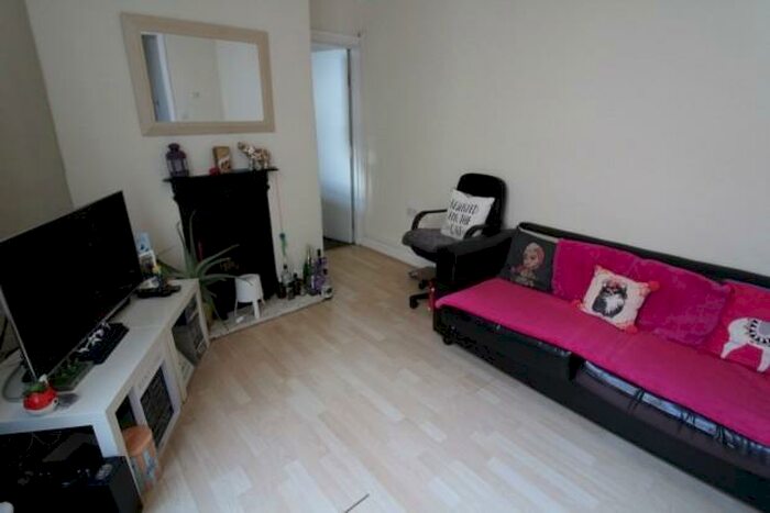 2 Bedroom Flat To Rent In Keppoch Street - Cardiff, CF24