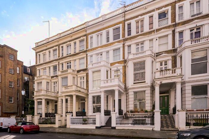 2 Bedroom Flat To Rent In Nevern Road, SW5
