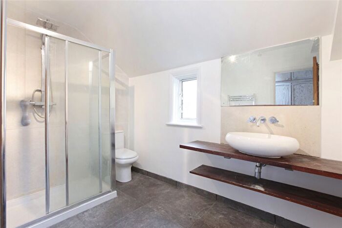 2 Bedroom Flat To Rent In Trinity Road, Wandsworth, SW17