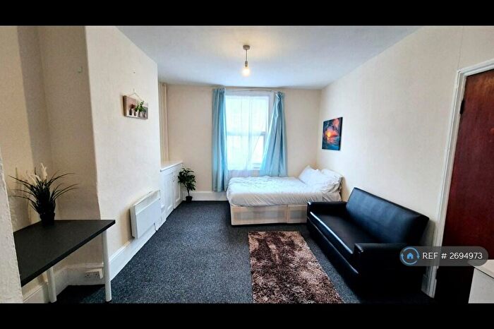 1 Bedroom Flat To Rent In Bedford Road, Reading, RG1