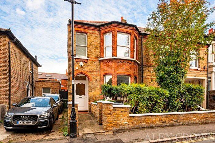 3 Bedroom Flat For Sale In Broomfield Place, London, W13