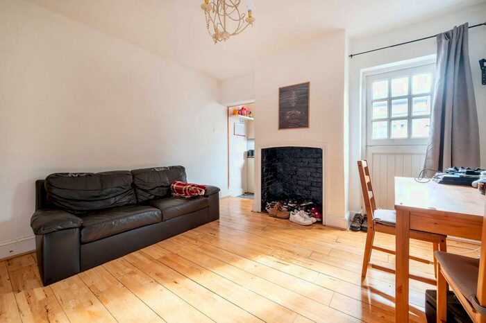 3 Bedroom Property To Rent In Queens Road, Guildford, Guildford, GU1