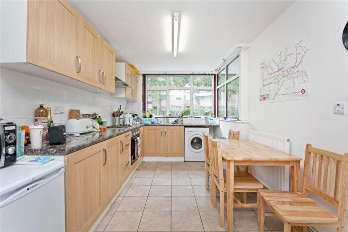 3 Bedroom Flat To Rent In Scholefield Road, London, N19
