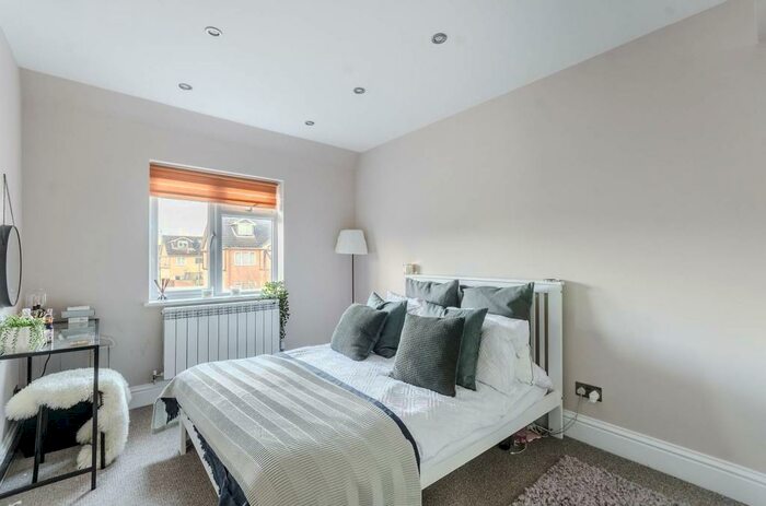 2 Bedroom House To Rent In Wilson Avenue, Colliers Wood, Mitcham, CR4