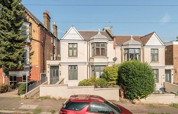 2 Bedroom Flat For Sale In Canonbie Road, Forest Hill, SE23