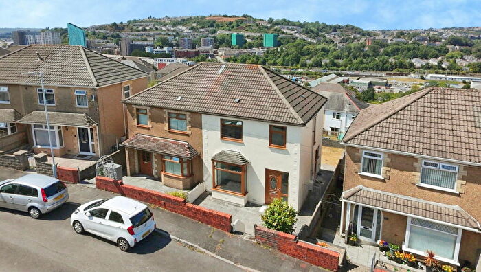 3 Bedroom Semi-Detached House For Sale In Glenroy Avenue, St. Thomas, SA1
