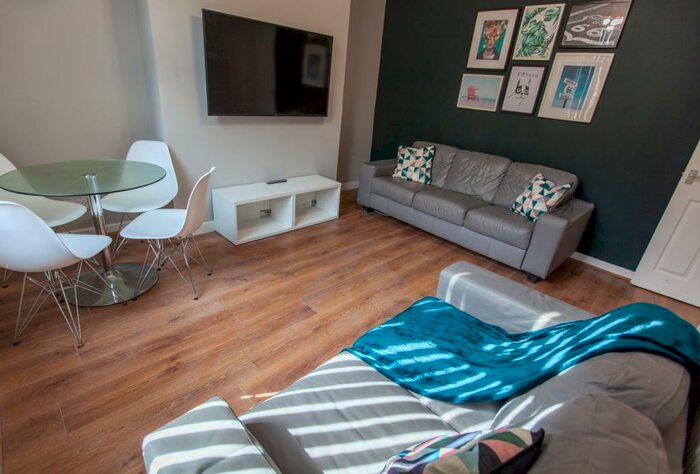 3 Bedroom Terraced House To Rent In Fell Street, L7