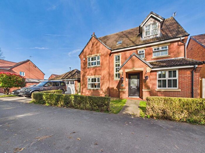 5 Bedroom Detached House For Sale In Hamlet Court, Chellaston, DE73