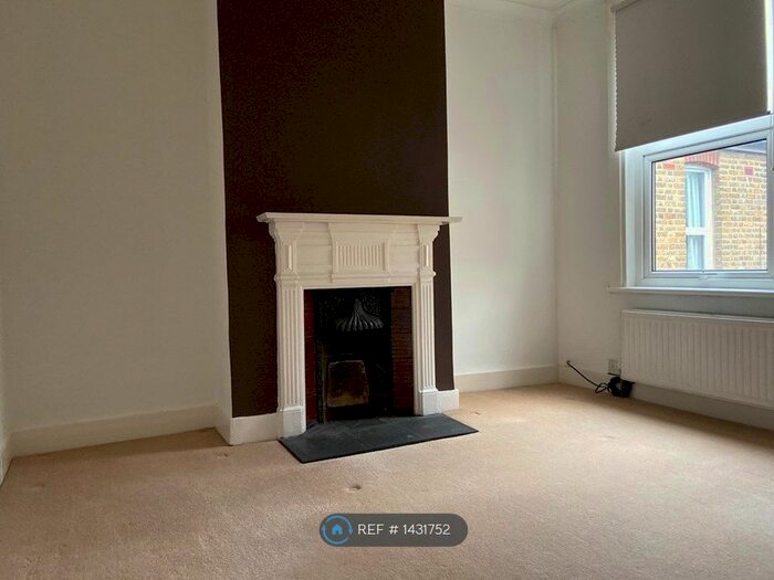 3 Bedroom Flat To Rent In Enfield, Enfield, EN1