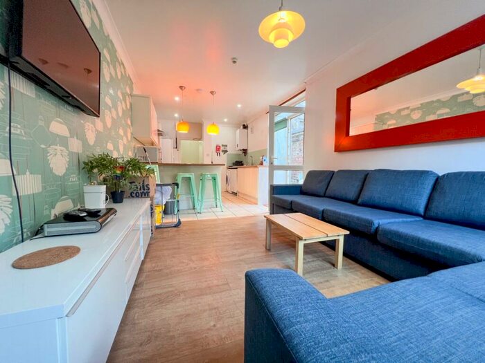 6 Bedroom Terraced House To Rent In City Road, Roath, CF24