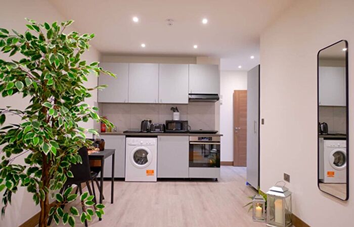 1 Bedroom Studio To Rent In Woodstock Rd, London, NW11