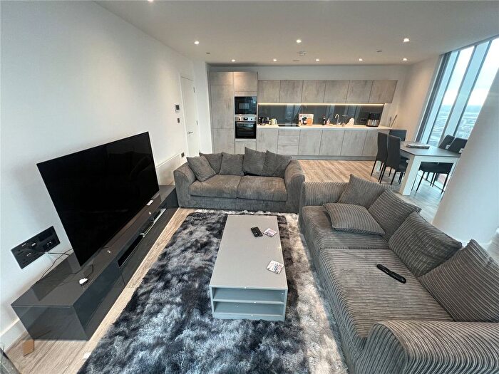 3 Bedroom Flat To Rent In Blade Tower, Silvercroft Street, Manchester, M15