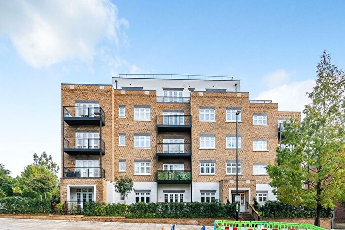 2 Bedroom Flat For Sale In High Street, Edgware, Greater London., HA8
