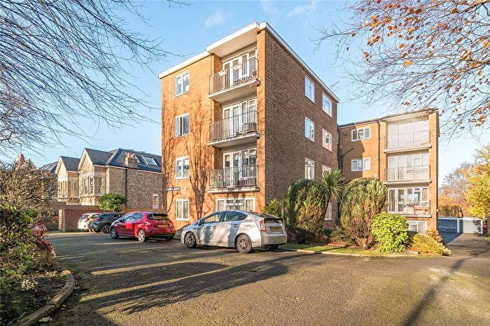 2 Bedroom Flat For Sale In Castlebar Hill, Ealing, W5