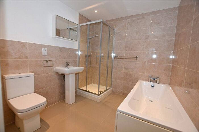 1 Bedroom Flat To Rent In Reading Road, Winnersh, Wokingham, Berkshire, RG41