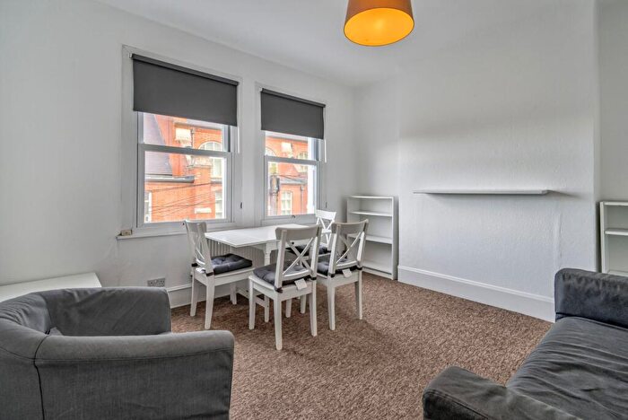 2 Bedroom Flat To Rent In Theatre Street, London, SW11