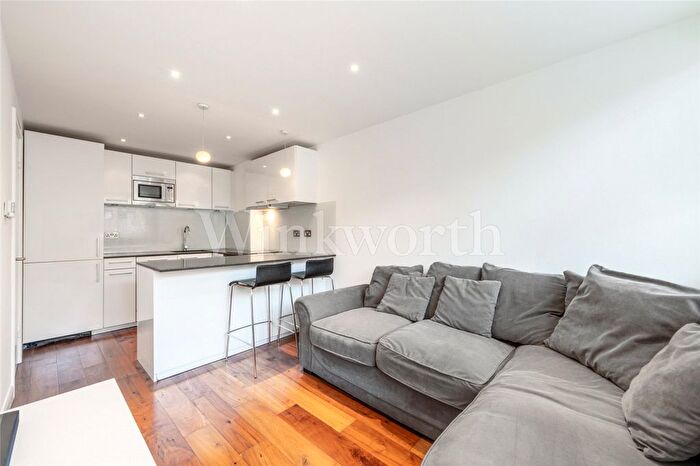 1 Bedroom Flat To Rent In Britten Close, London, NW11