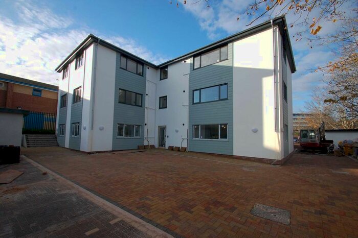 2 Bedroom Flat To Rent In Half Moon Court, Paignton, TQ3