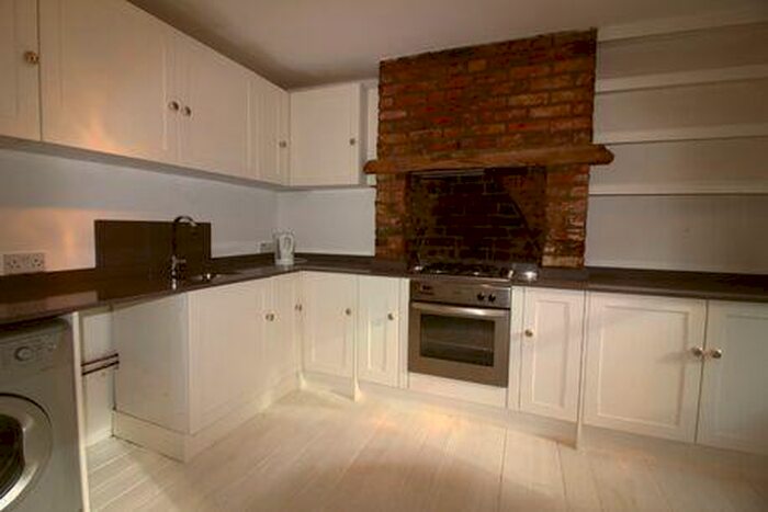 2 Bedroom Cottage To Rent In Farnborough Cottages, Orpington, BR6