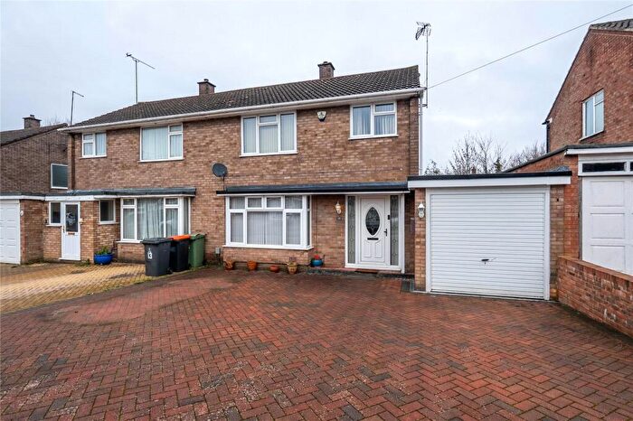 3 Bedroom Semi Detached House For Sale In Appleby Gardens, Dunstable, Beds, LU6