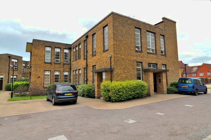 1 Bedroom Flat To Rent In Pollards Close, Rochford, SS4