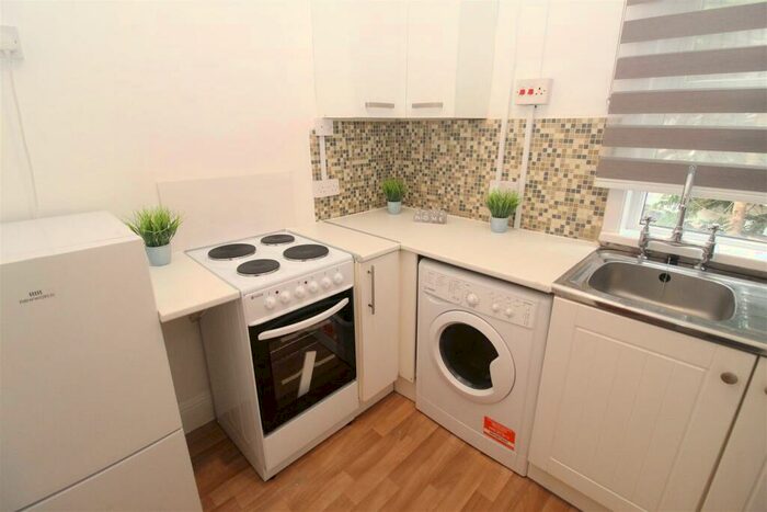 1 Bedroom Flat To Rent In Claude Road, Roath, Cardiff, CF24