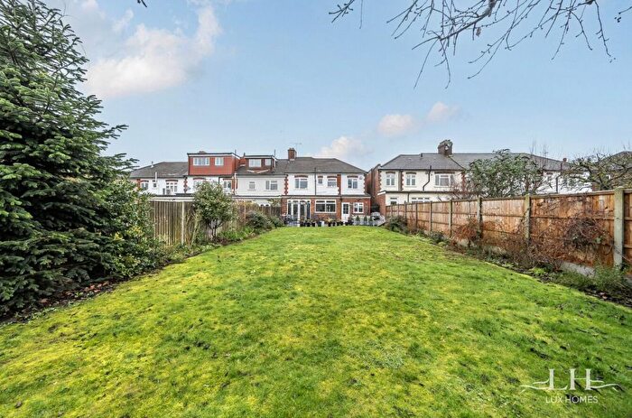 5 Bedroom Semi-detached House For Sale In Stanley Avenue, Romford, RM2