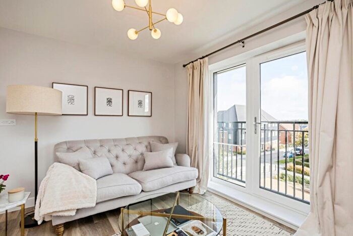 1 Bedroom Flat For Sale In Illett Way, Faygate, Horsham, West Sussex, RH12