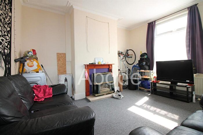 2 Bedroom House To Rent In Harold Mount, Hyde Park, Leeds, LS6