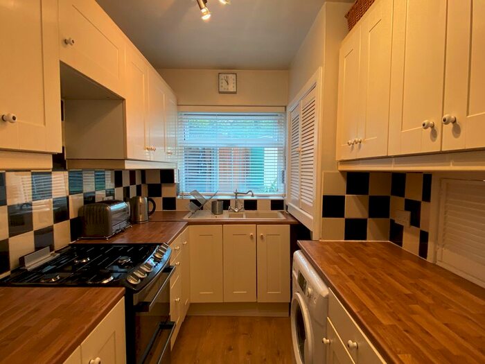 2 Bedroom Property To Rent In Barncroft Road, Loughton, Essex, IG10