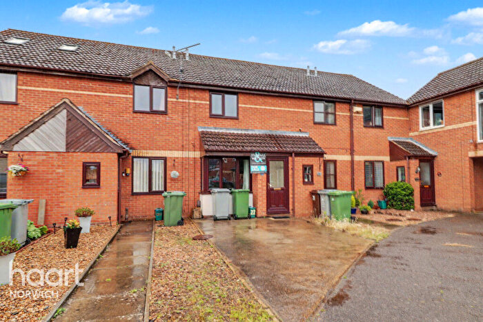 2 Bedroom Terraced House For Sale In Chamberlin Court, Norwich, NR13