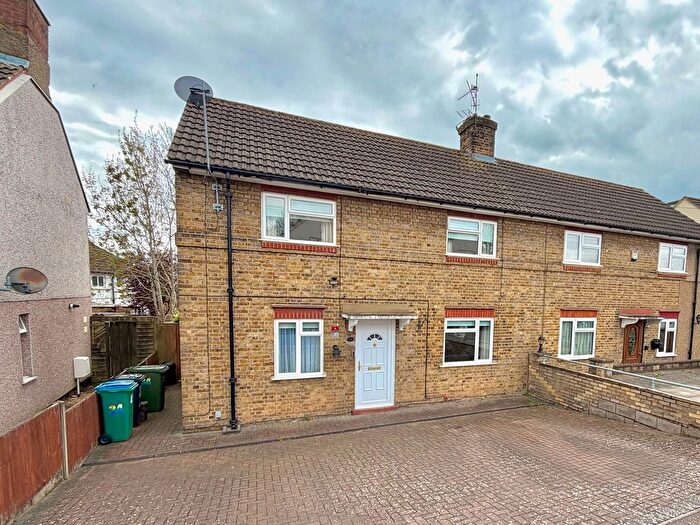 3 Bedroom Terraced House For Sale In Beech Road, Watford, WD24