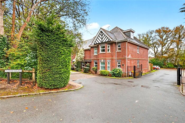 2 Bedroom Apartment For Sale In London Road, Windlesham, Surrey, GU20