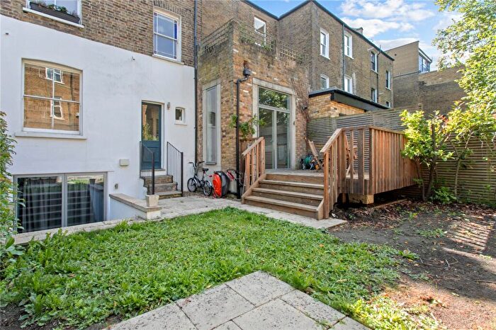 2 Bedroom Apartment To Rent In Brownswood Road, London, N4