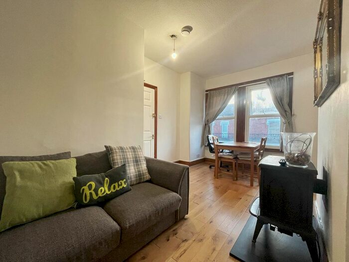 4 Bedroom Flat To Rent In Ingatestone Road, South Norwood, Croydon, London, SE25