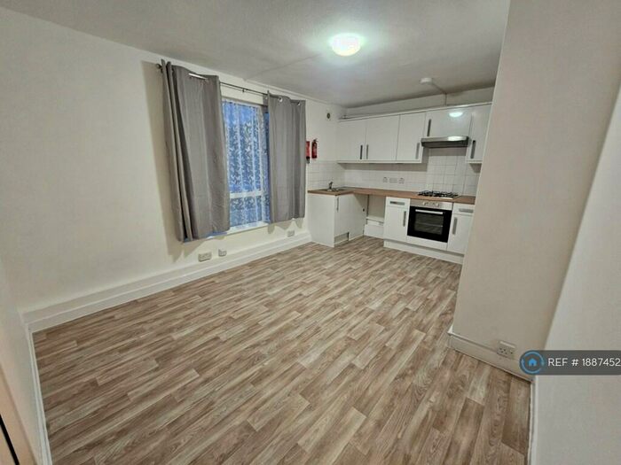 3 Bedroom Maisonette To Rent In Teviot Street, London, E14