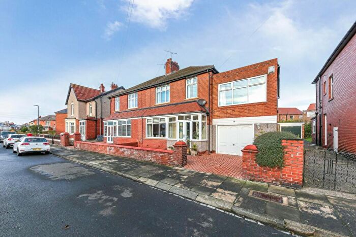 4 Bedroom Semi Detached House For Sale In High View, Wallsend, NE28