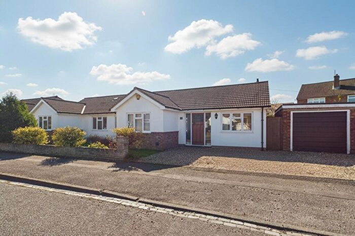 3 Bedroom Bungalow To Rent In Ray Lea Road, Maidenhead, Berkshire, SL6
