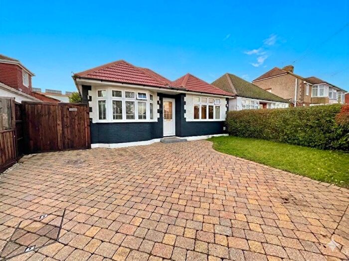 3 Bedroom Detached Bungalow For Sale In Mixes Hill Road, Luton, Bedfordshire, LU2
