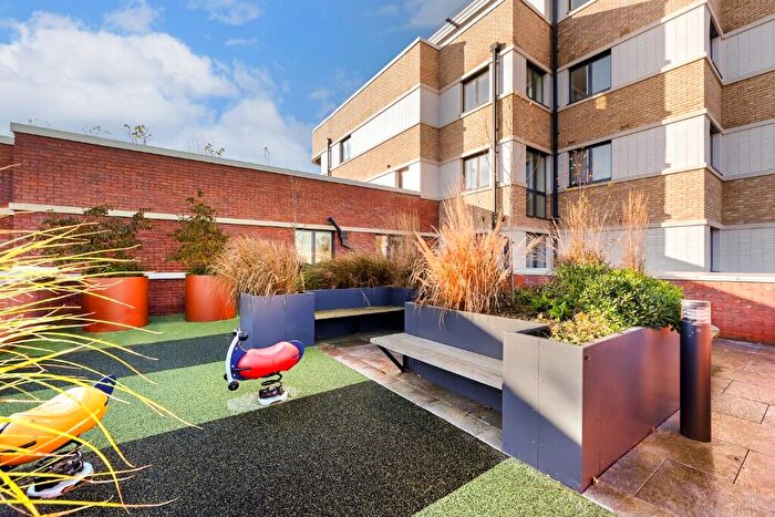 1 Bedroom Flat To Rent In Clifton Mansions, Park Avenue, London, NW2