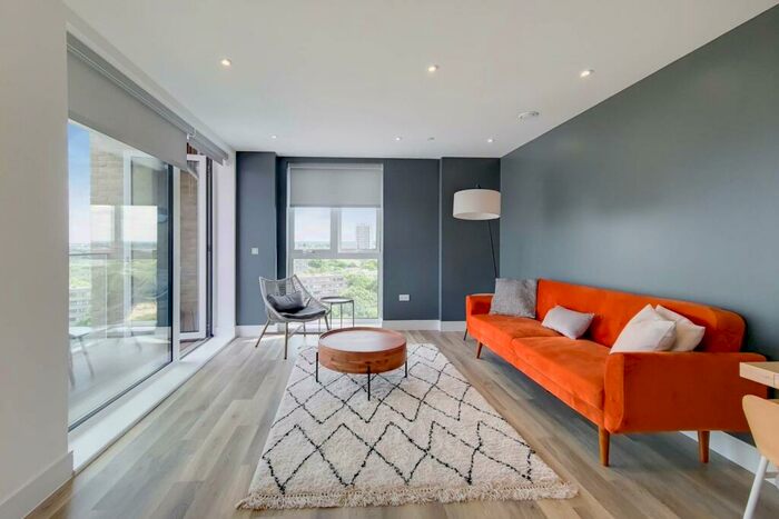 2 Bedroom Flat To Rent In York Road, Battersea, London, SW11