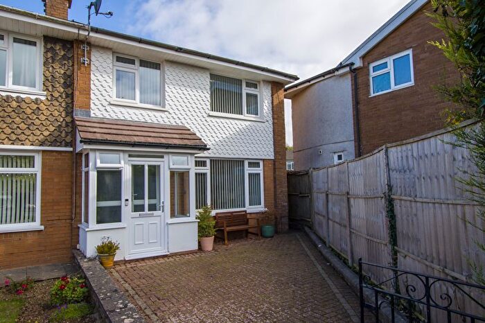 3 Bedroom End Terrace House For Sale In Harlech Close, Dinas Powys, CF64