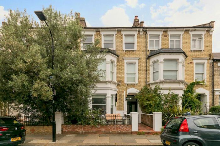 Studio To Rent In Warbeck Road, Shepherd's Bush, London, W12