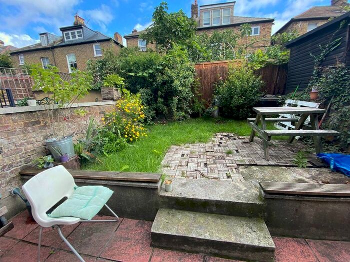 2 Bedroom Flat To Rent In Blackstock Road, London, N4