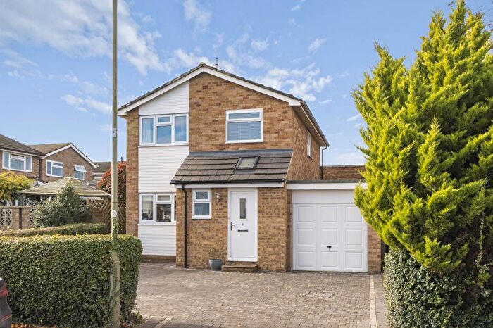 3 Bedroom Detached House For Sale In Carterton, Oxfordshire, OX18