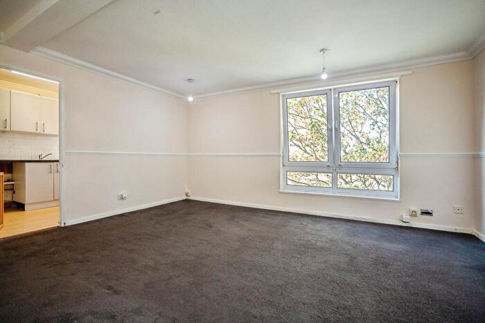 3 Bedroom Flat To Rent In Melville Court, Chatham, ME4