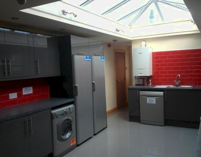 6 Bedroom Terraced House To Rent In Totnes Grove, Dartmouth Road, Selly Oak, Birmingham, B29