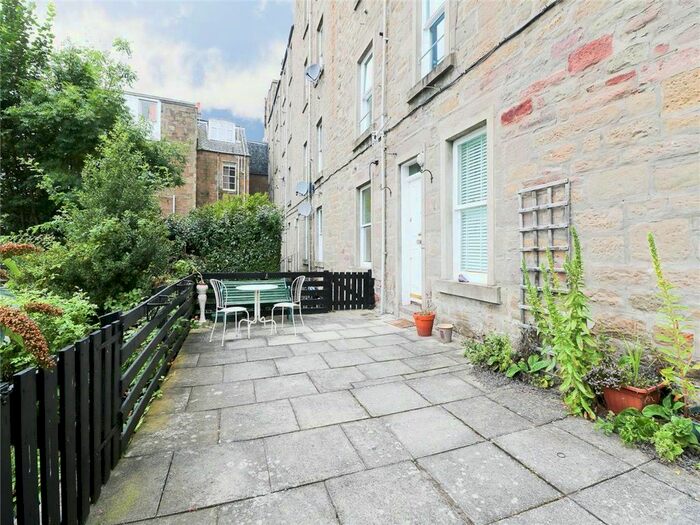 2 Bedroom Flat To Rent In Strawberrybank, West End, Dundee, DD2